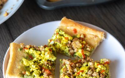 BREAKFAST PIZZA WITH MAPLE TEMPEH CRUMBLE